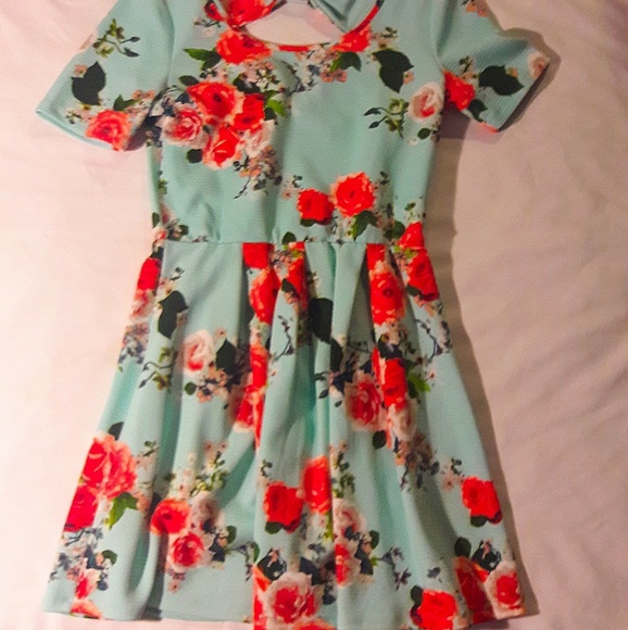 Dresses & Skirts - Spring Inspired Floral Print Dress